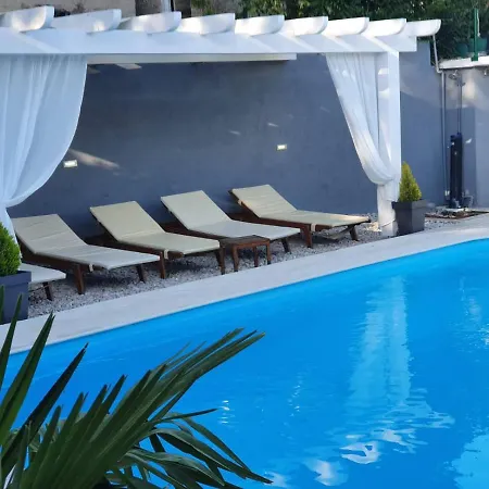 Holiday Zezevica * Sestanovac