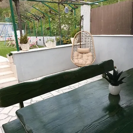Holiday Zezevica Holiday home Sestanovac