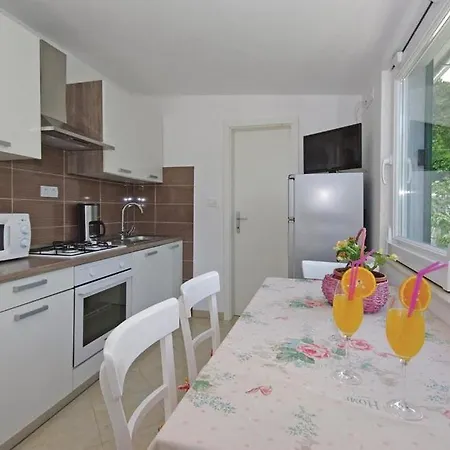 Holiday Zezevica Holiday home Sestanovac