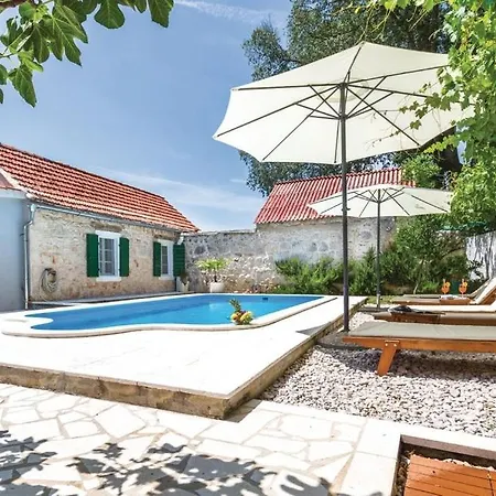 Holiday Zezevica Holiday home Sestanovac