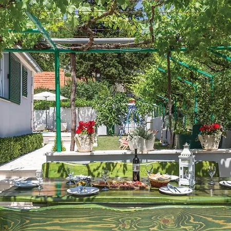 Holiday home Holiday Zezevica